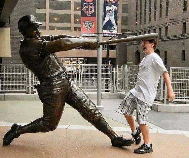 People Having Too Much Fun With Statues 😂