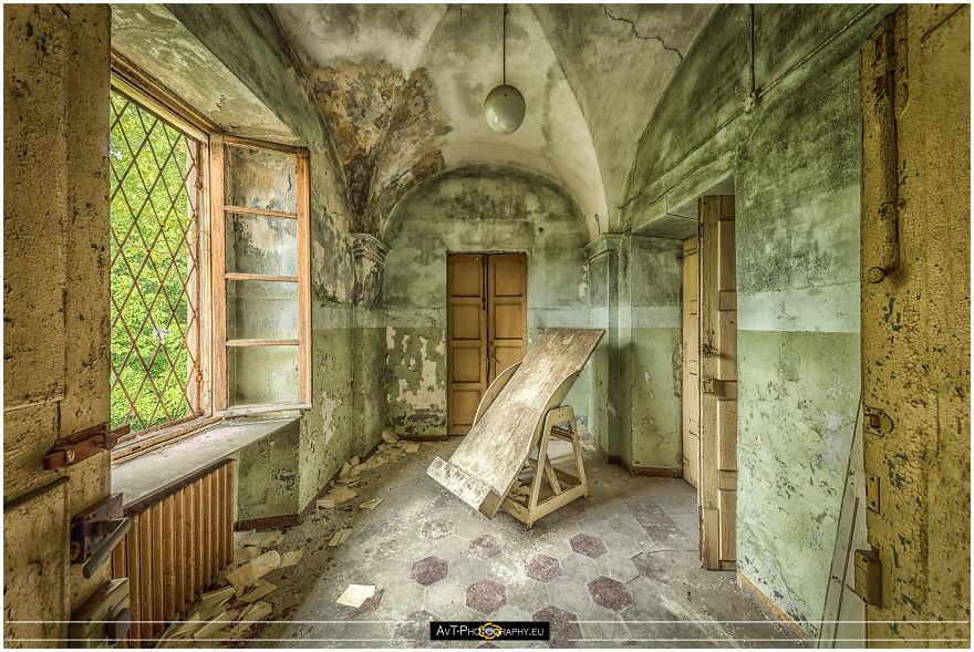 Wooden Obduction Table