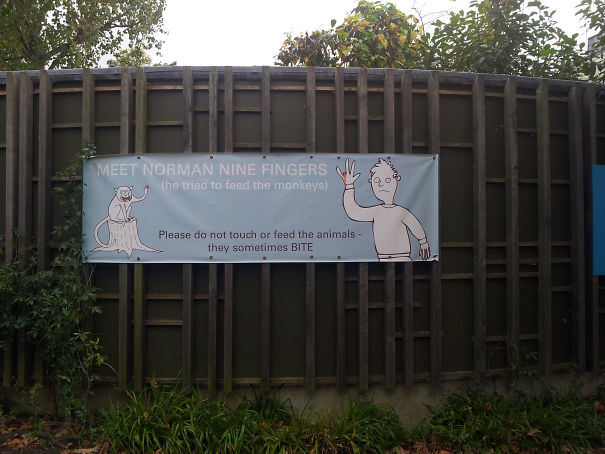 Funny Zoo Sign