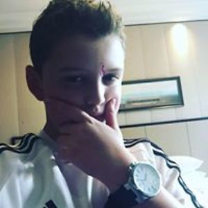 charliehazlnutvlogsgaming avatar