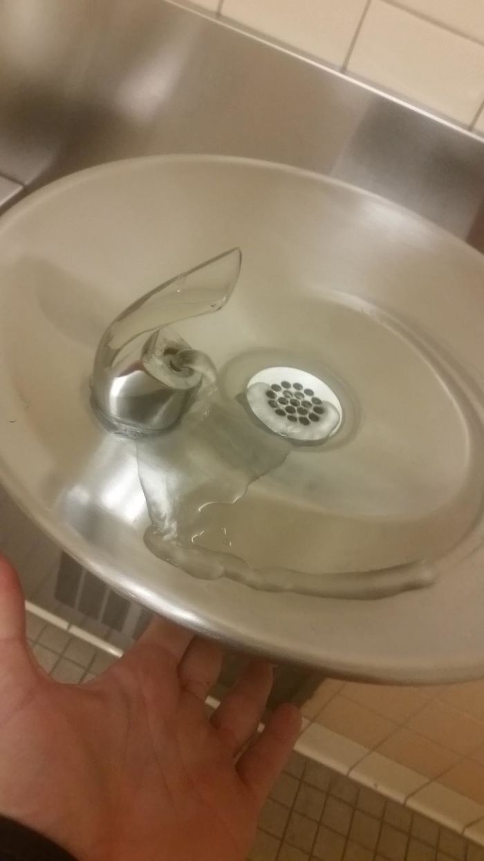 This Water Fountain.. I Don't Want To Kiss It