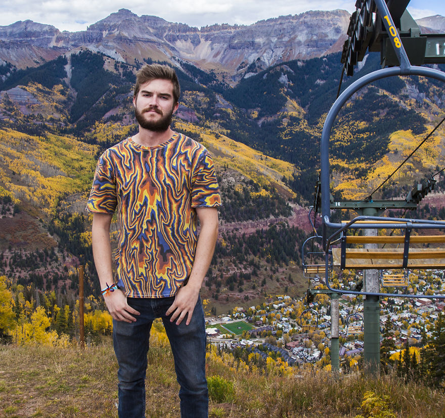 Yoga Pants And T-Shirts That Combine Topographic Maps And Bold Colors To Create New Psychedelic Patterns Yoga Pants And T-Shirts That Combine Topographic Maps And Bold Colors To Create New Psychedelic Patterns