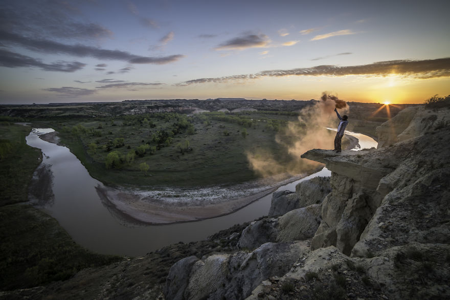 Creative Smoke-Grenade Photography