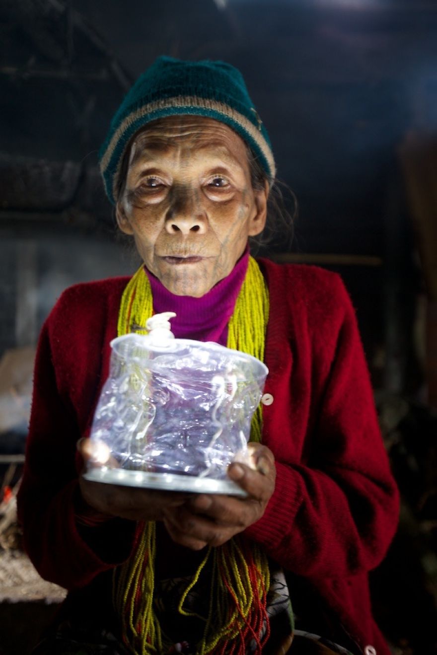 Photo Group Donates Solar Lights To People Living In Darkness Photo Group Donates Solar Lights To People Living In Darkness