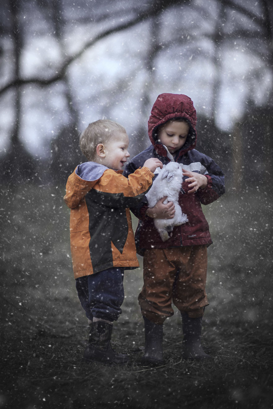 What's Better Then Photos Of Cute Kids? Cute Kids With Animals! 20 Photos Of Cute Kids With Animals!