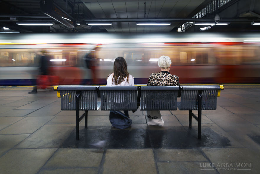 London Photographer Captures Awesome Shots Of People Waiting For Trains London Photographer Captures Awesome Shots Of People Waiting For Trains