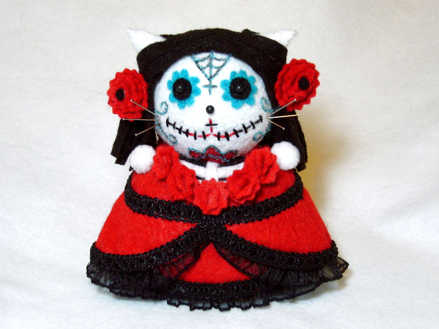 I Combined My Love Of Sewing And Cats To Create Functional Pincushions With Personality And Humor