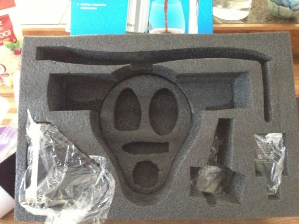 Electric Wine Bottle Opener Packaging Channeling Munch's Scream