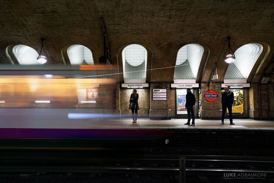 London Photographer Captures Awesome Shots Of People Waiting For Trains London Photographer Captures Awesome Shots Of People Waiting For Trains
