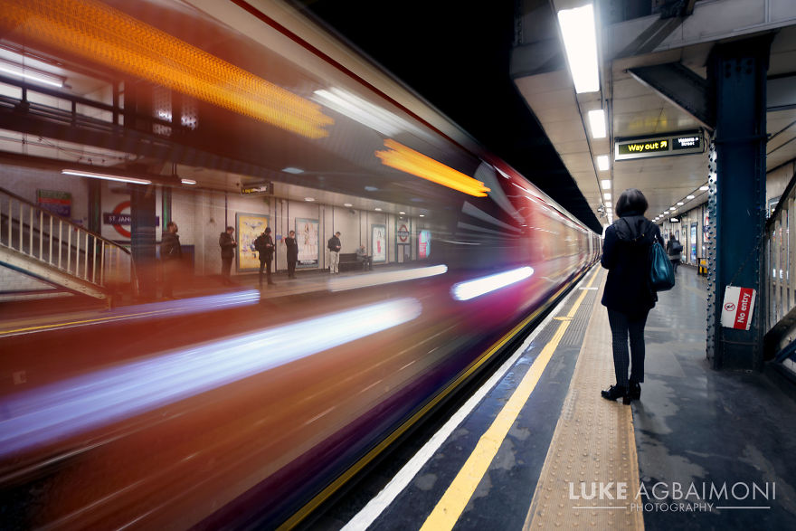 London Photographer Captures Awesome Shots Of People Waiting For Trains London Photographer Captures Awesome Shots Of People Waiting For Trains