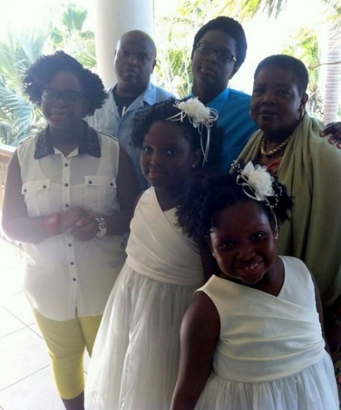 Nana Accidentally Texts Wrong Person Happy Birthday, Then Has Sweetest Response When She Realizes Mistake.