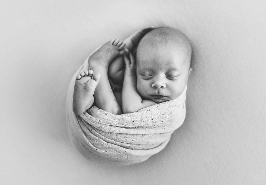 Photographer Takes Pictures Of Babies As Never Seen Before