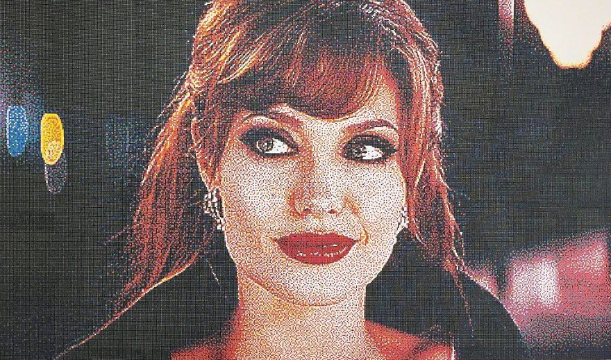 Turkish Artist Recreates Movie Scenes Using Thousands Of Small Colored Dots