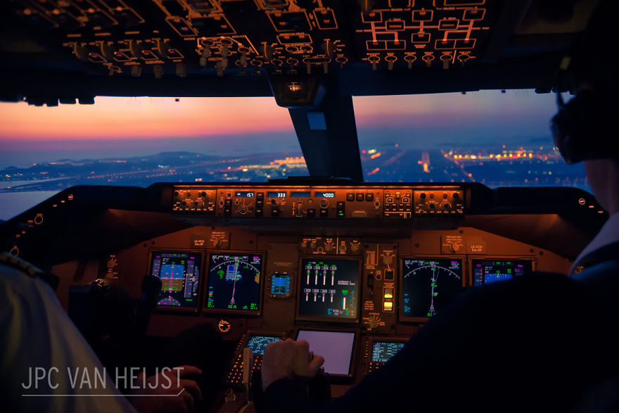 747 Pilot Takes Stunning Photos From His Cockpit, And His Pics Will Make You Want To Become A Pilot