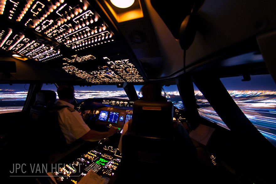 747 Pilot Takes Stunning Photos From His Cockpit, And His Pics Will Make You Want To Become A Pilot