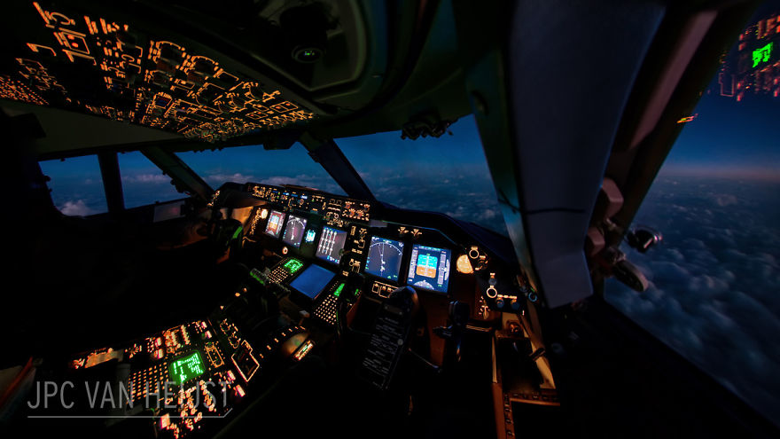 747 Pilot Takes Stunning Photos From His Cockpit, And His Pics Will Make You Want To Become A Pilot
