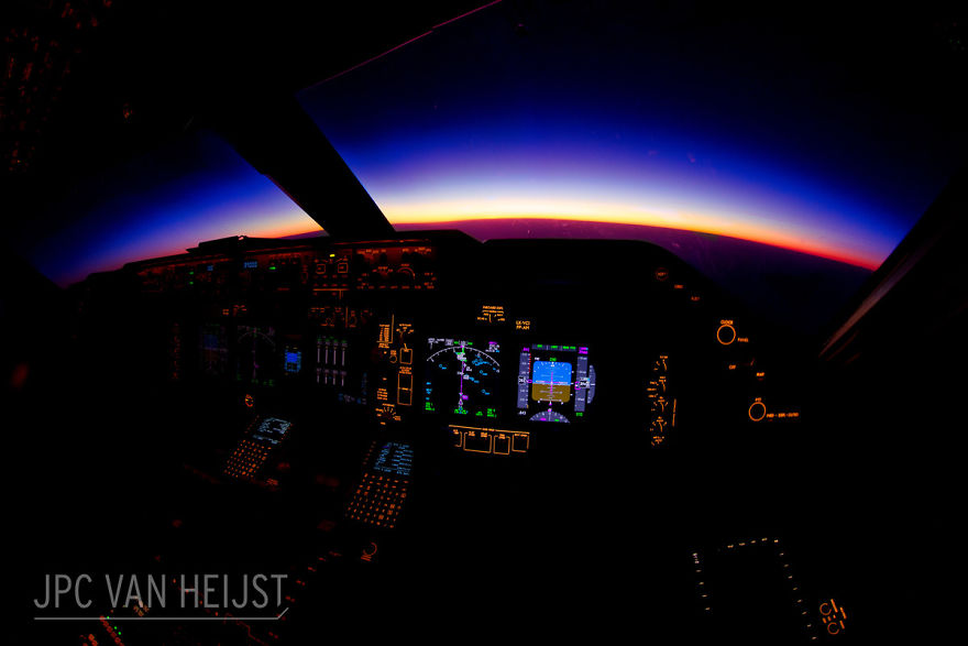 747 Pilot Takes Stunning Photos From His Cockpit, And His Pics Will Make You Want To Become A Pilot