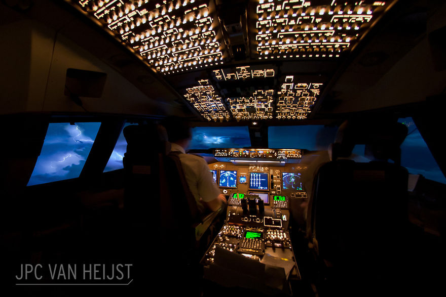 747 Pilot Takes Stunning Photos From His Cockpit, And His Pics Will Make You Want To Become A Pilot