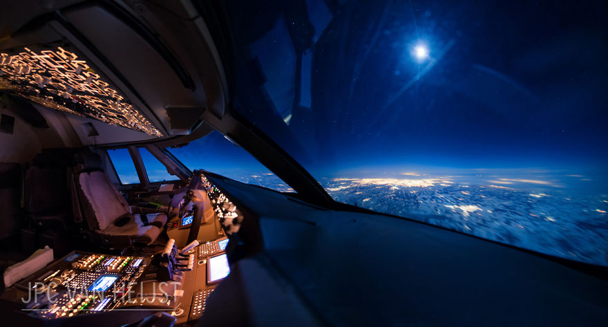 747 Pilot Takes Stunning Photos From His Cockpit, And His Pics Will Make You Want To Become A Pilot
