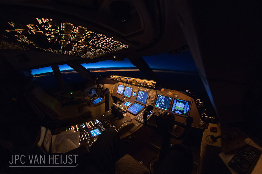 747 Pilot Takes Stunning Photos From His Cockpit, And His Pics Will Make You Want To Become A Pilot