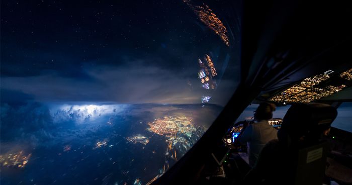 747 Pilot Takes Stunning Photos From His Cockpit, Proves That Pilots Have The Best Office Views In The World