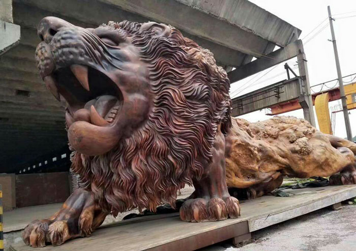 Giant Lion Carved From Single Tree By 20 People In 3 Years Becomes The World's Largest Redwood Sculpture