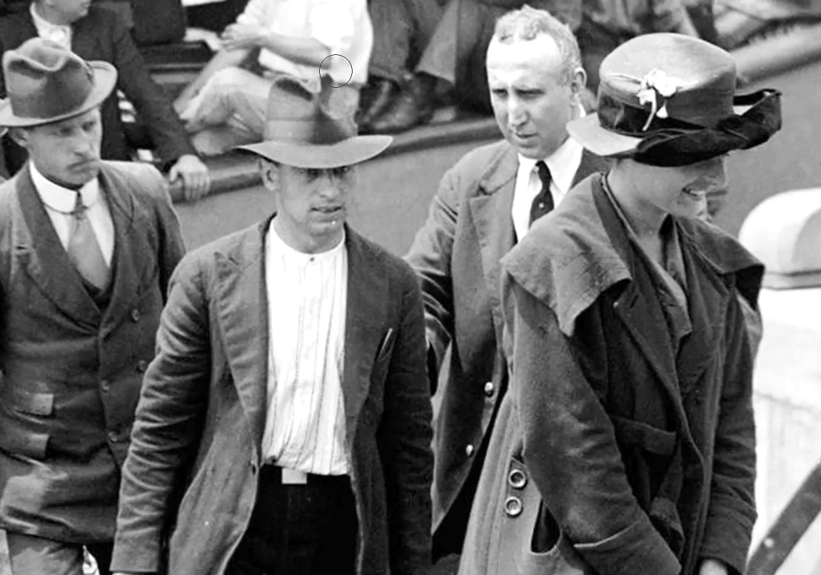 I Made Immigrants' Dream Come True By Photoshopping Them Into Today's New York I Made Immigrants' Dream Come True By Photoshopping Them Into Today's New York