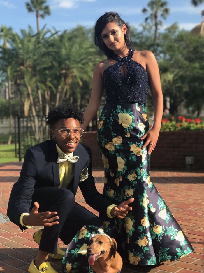 18-Year-Old Makes Her Dachshund A Matching Prom Dress, Wins The Internet 18-Year-Old Makes Her Dachshund A Matching Prom Dress, Wins The Internet