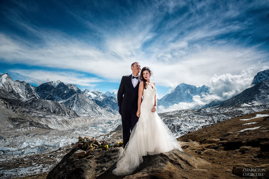 Couple Gets Married On Mount Everest After Trekking For 3 Weeks, And Their Wedding Photos Are Epic Couple Gets Married On Mount Everest After Trekking For 3 Weeks, And Their Wedding Photos Are Epic