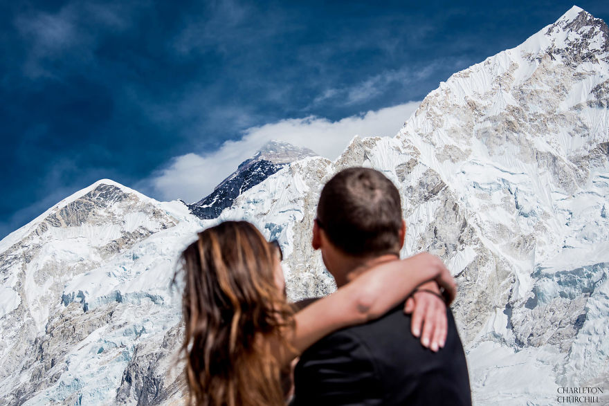 Couple Gets Married On Mount Everest After Trekking For 3 Weeks, And Their Wedding Photos Are Epic Couple Gets Married On Mount Everest After Trekking For 3 Weeks, And Their Wedding Photos Are Epic