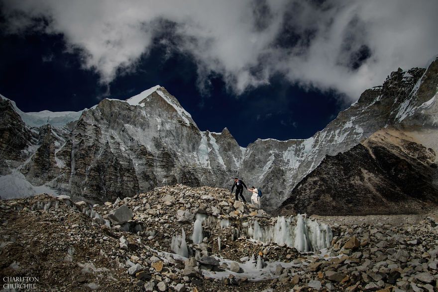 Couple Gets Married On Mount Everest After Trekking For 3 Weeks, And Their Wedding Photos Are Epic Couple Gets Married On Mount Everest After Trekking For 3 Weeks, And Their Wedding Photos Are Epic