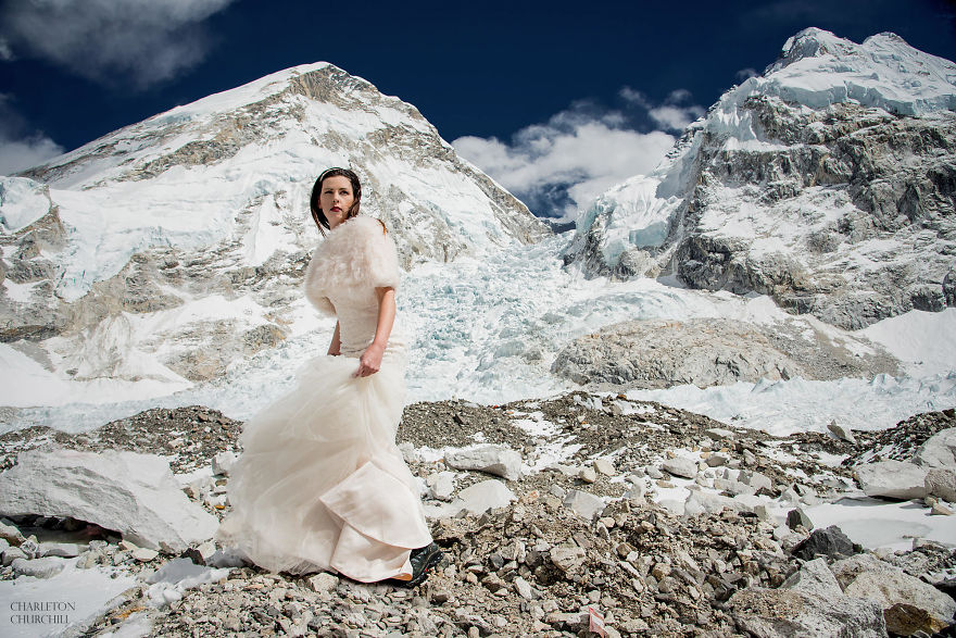 Couple Gets Married On Mount Everest After Trekking For 3 Weeks, And Their Wedding Photos Are Epic Couple Gets Married On Mount Everest After Trekking For 3 Weeks, And Their Wedding Photos Are Epic
