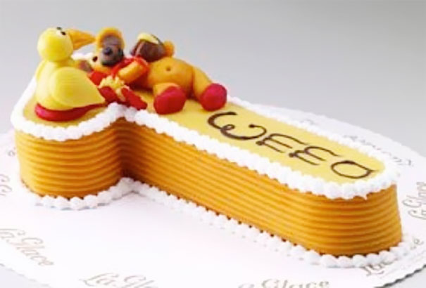 Okay. I Know This Cake Is A Number 1 And It Says “emma," But It Looks Like A Dick With Balls That Says “weed"