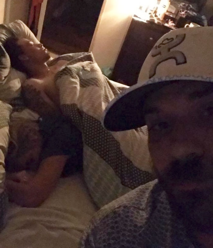 guy-caught-cheating-girlfriend-selfies-4 guy-caught-cheating-girlfriend-selfies-4