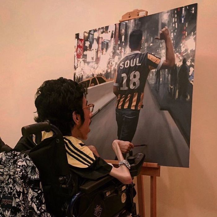 A Saudi Artist With Handicap Paints Wonderful Paintings