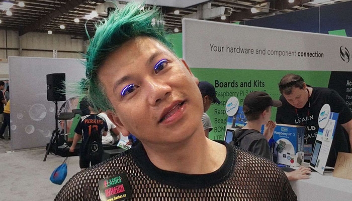 Llegan las pestañas LED que cambian de color, te contamos lo que pueden hacer