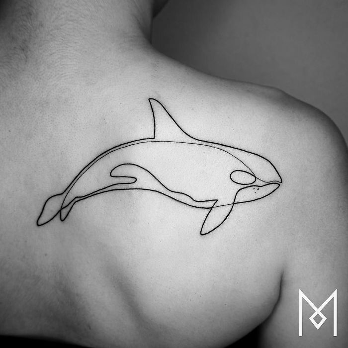 Single continuous line tattoo of an orca on a person's back by artist Mo Ganji.