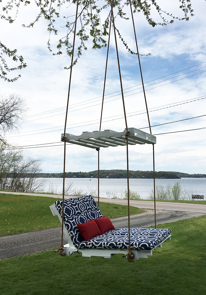 Made A Pallet Lounge Tree Swing And It's Awesome!