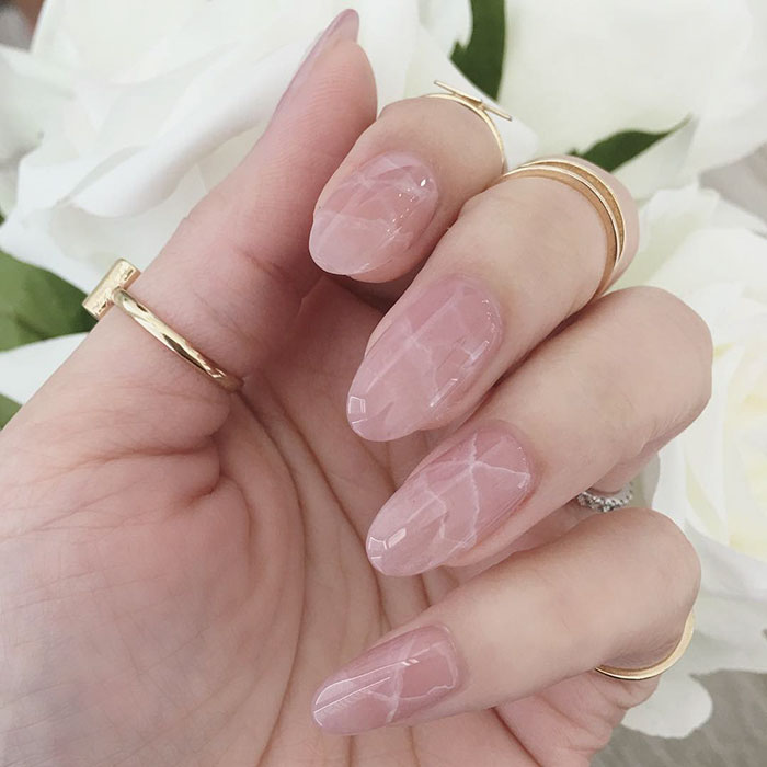 Las uñas de cuarzo son la última tendencia en belleza