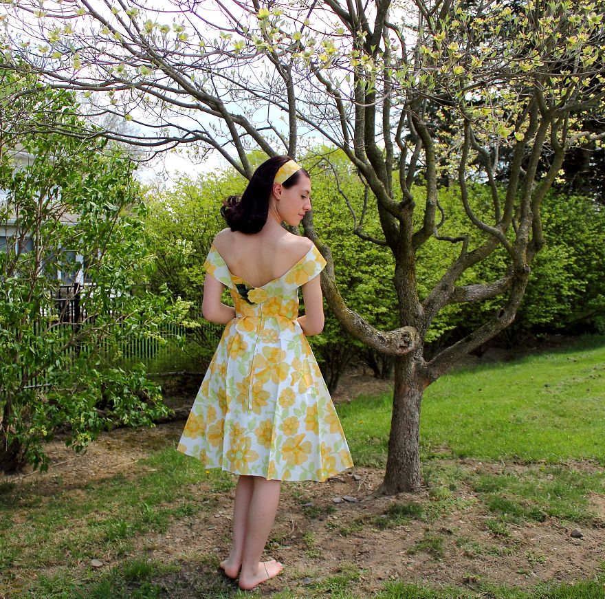 I Turned My Grandma's Kitchen Wallpaper Into A Spring Dress To Preserve Priceless Childhood Memories I Turned My Grandma's Kitchen Wallpaper Into A Spring Dress To Preserve Priceless Childhood Memories