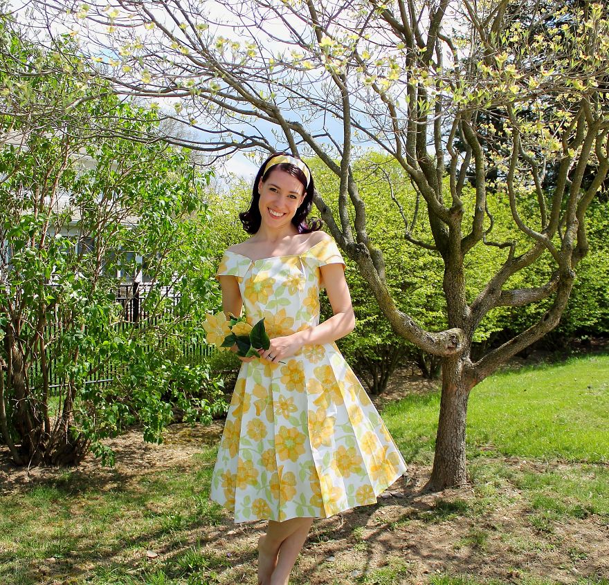 I Turned My Grandma's Kitchen Wallpaper Into A Spring Dress To Preserve Priceless Childhood Memories I Turned My Grandma's Kitchen Wallpaper Into A Spring Dress To Preserve Priceless Childhood Memories