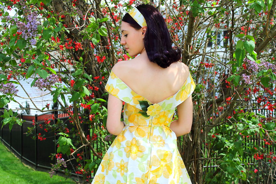 I Turned My Grandma's Kitchen Wallpaper Into A Spring Dress To Preserve Priceless Childhood Memories I Turned My Grandma's Kitchen Wallpaper Into A Spring Dress To Preserve Priceless Childhood Memories