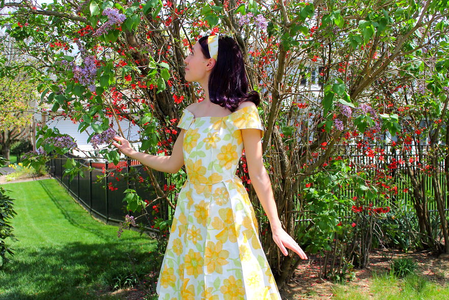 I Turned My Grandma's Kitchen Wallpaper Into A Spring Dress To Preserve Priceless Childhood Memories I Turned My Grandma's Kitchen Wallpaper Into A Spring Dress To Preserve Priceless Childhood Memories