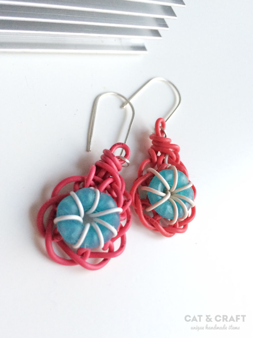 I Make Brooches By Knitting Cables