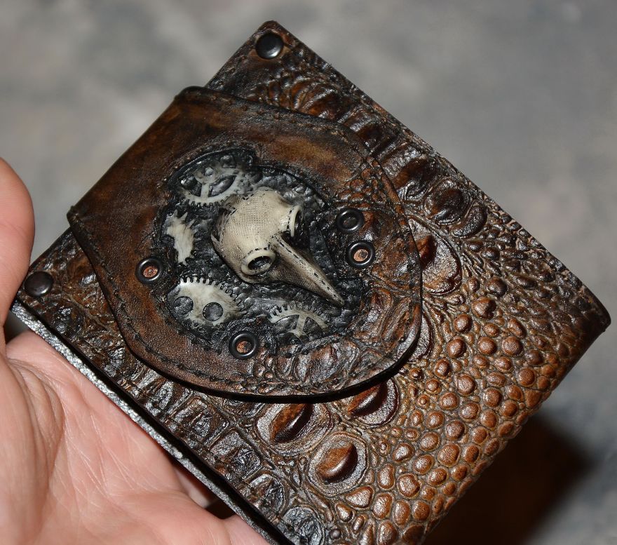 10+ Frightening Leather Watches, Iphone Covers And Other Handmade Accessories You’ll Be Marveled With
