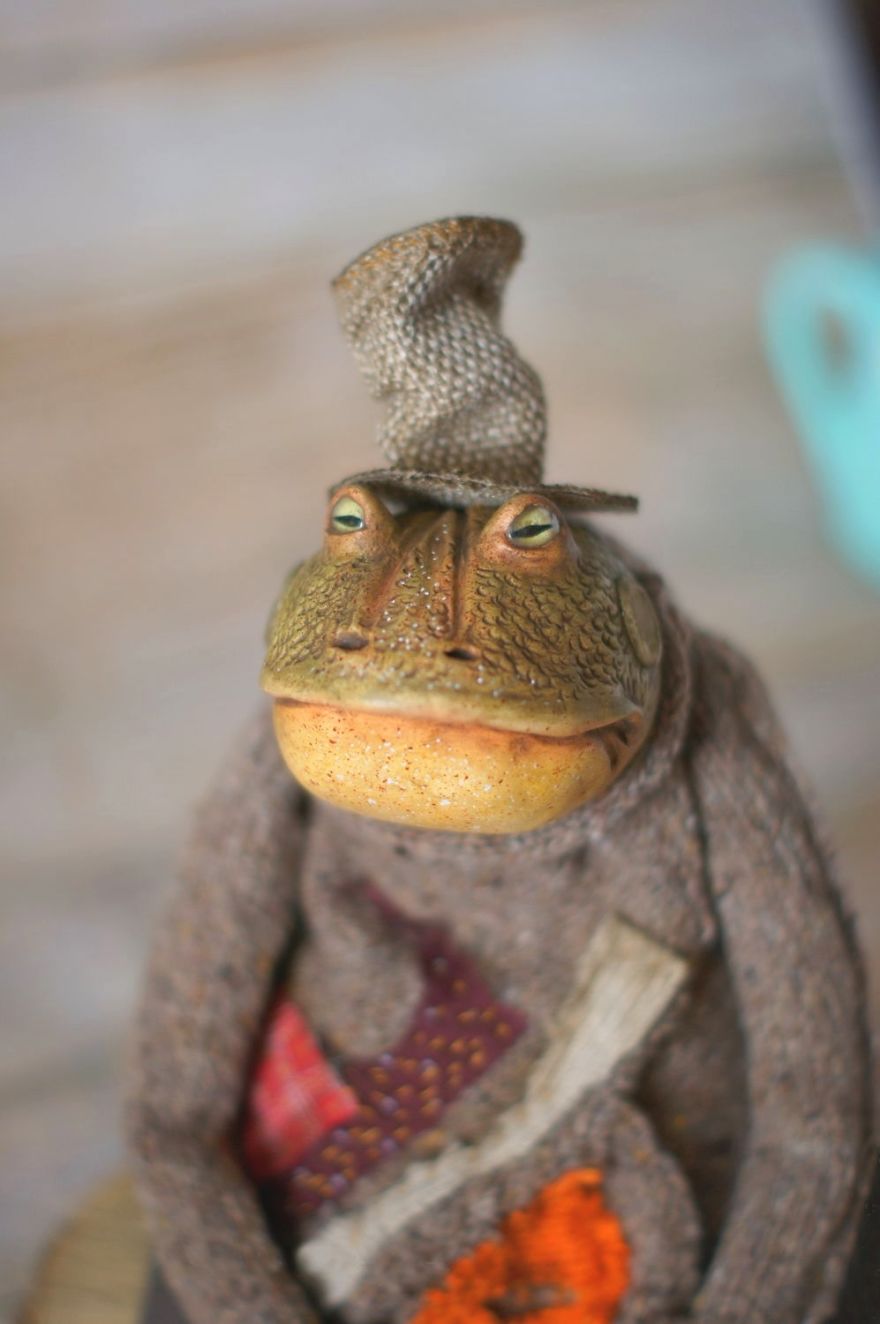 These Fab Papier-Mache Frogs Would Fairy-Tale Any Room These Fab Papier-Mache Frogs Would Fairy-Tale Any Room