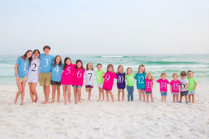 This Photo Of Color-Coded Grandchildren Is Going Viral, And It Shows Just How Much One Family Can Grow