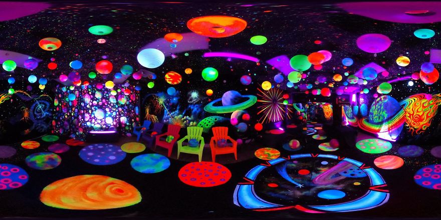 I Create Mind-Blowing 3d Blacklight Art Installations
