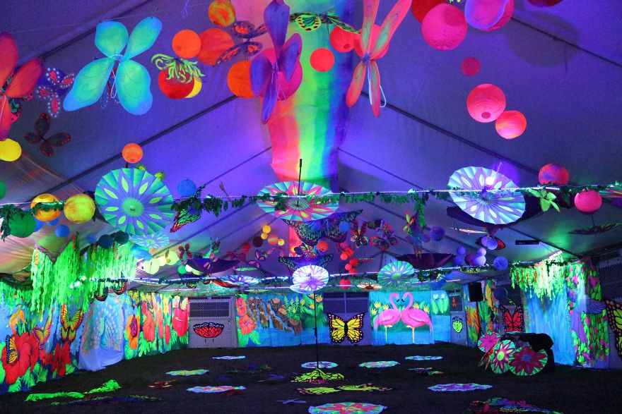 I Create Mind-Blowing 3d Blacklight Art Installations