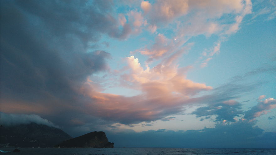 I Started Looking Up At The Sky And Guess What I Saw